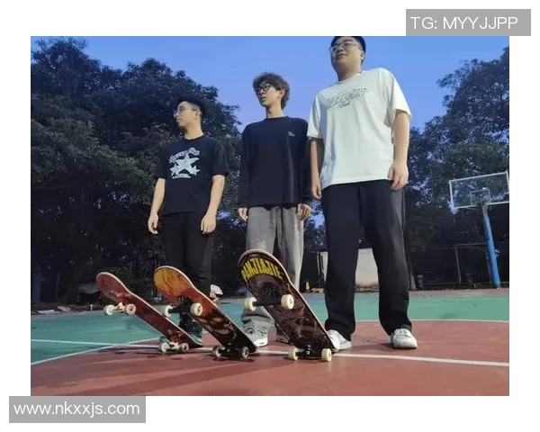 重庆滑板队的崛起与发展:聚焦滑板运动的力量与激情 重庆滑板队的崛起与发展:聚焦滑板运动的力量与激情